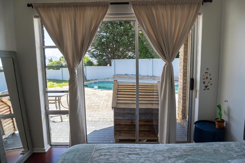 6 Bedroom Property for Sale in Plattekloof Western Cape